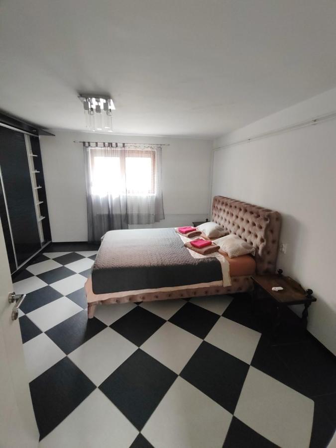 Downtown Apartment Ni 外观 照片
